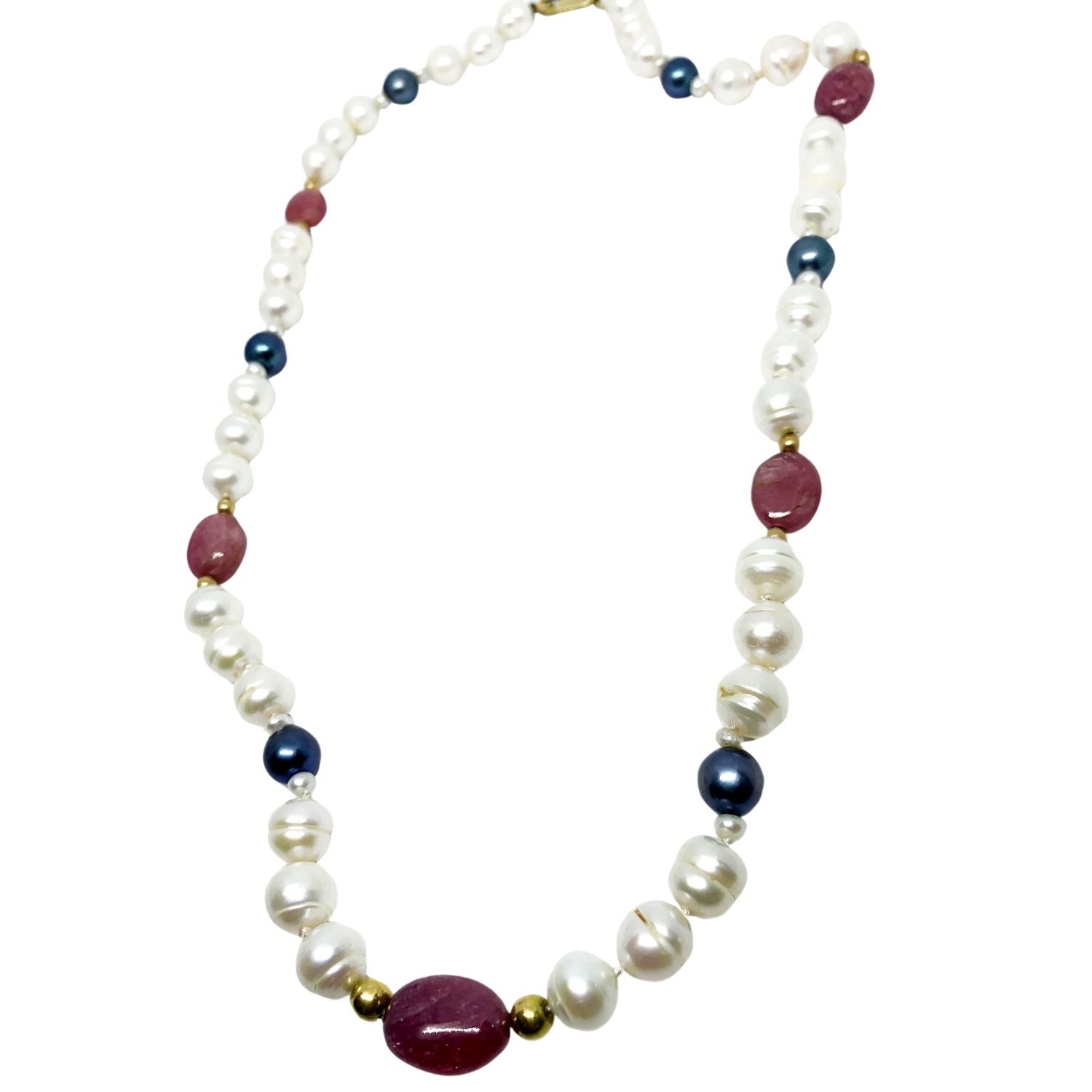 Pearls and ruby in 18K yellow gold