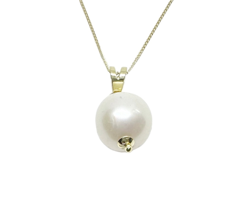 Pearl  Necklace in 18K gold