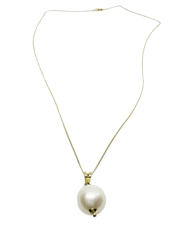 Pearl  Necklace in 18K gold