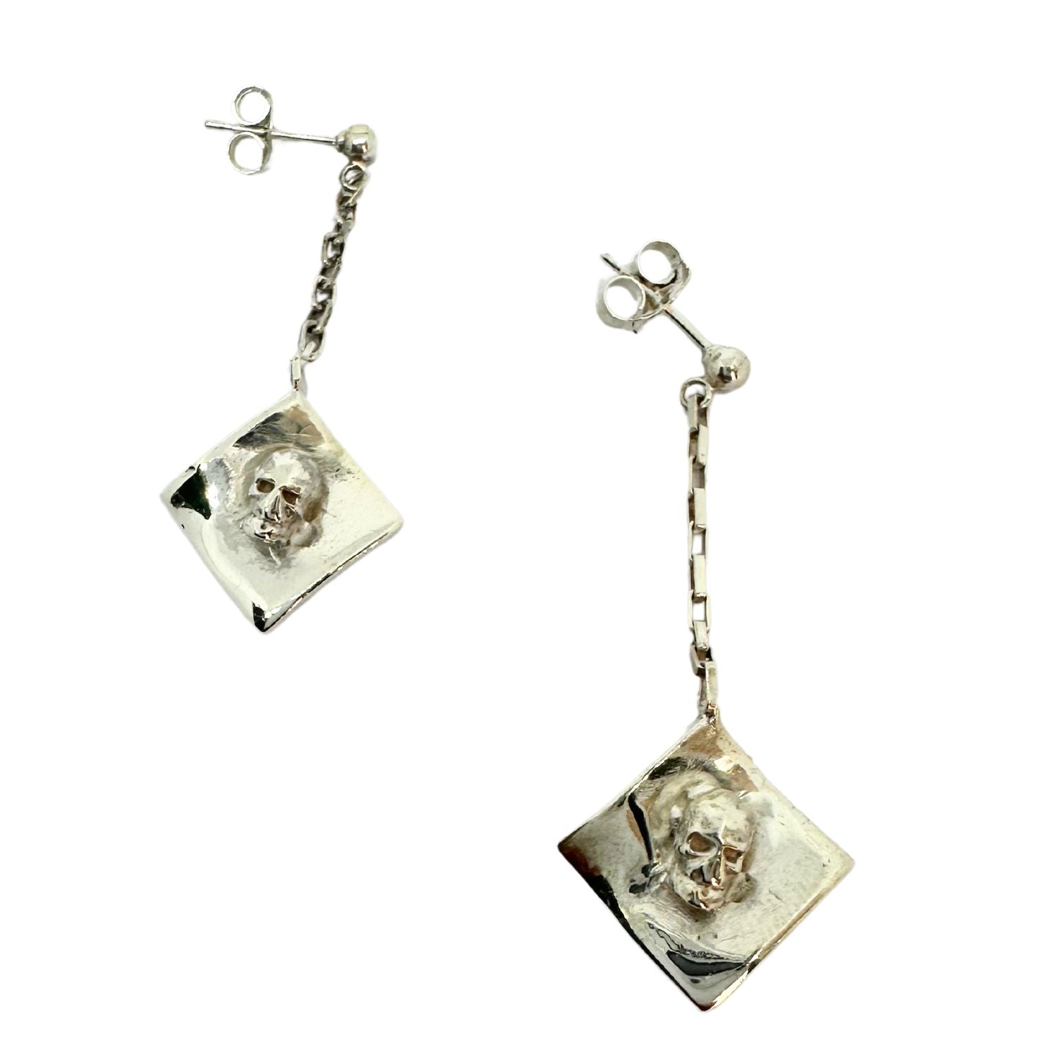 Skull dangle rectangular trace chain