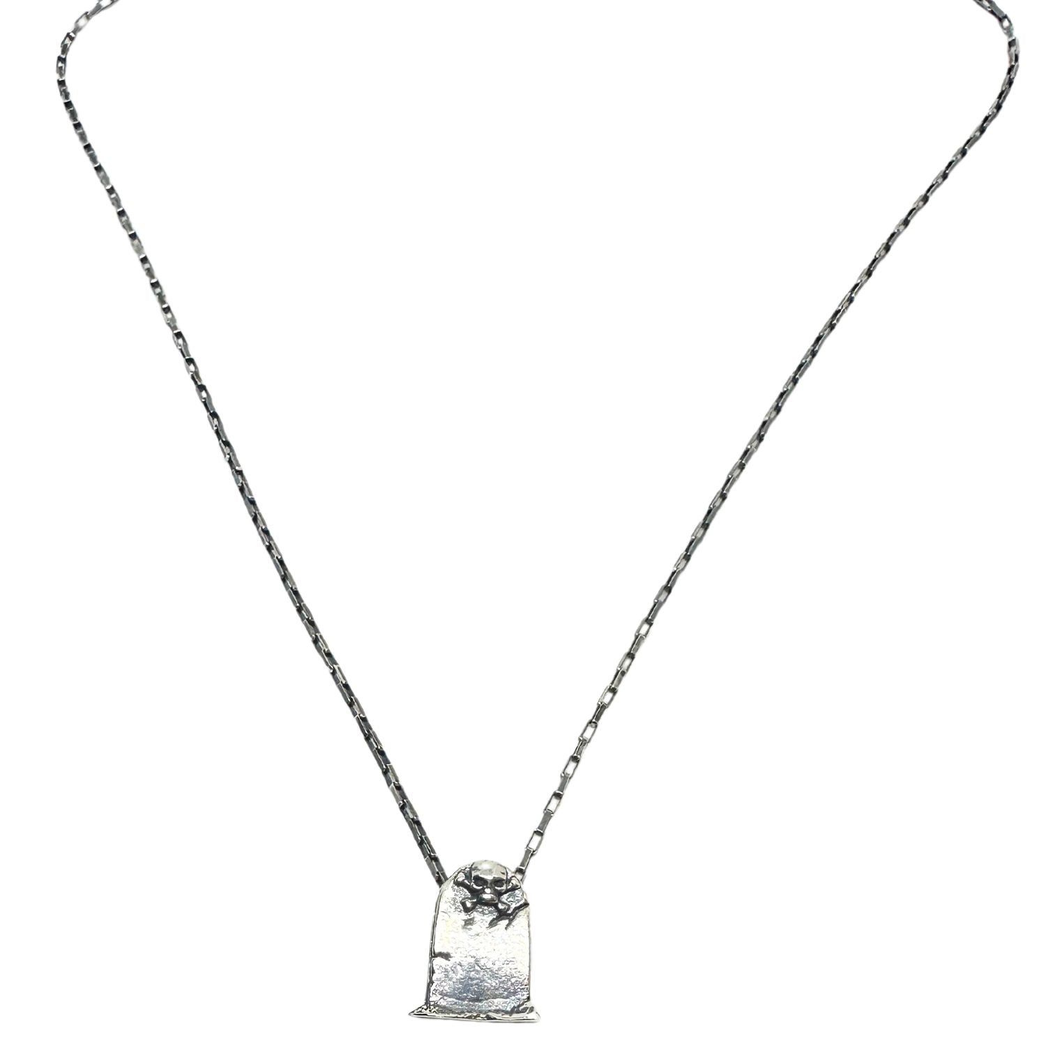 SKELETON GRAVE Rectangular Trace CHAIN NECKLACE